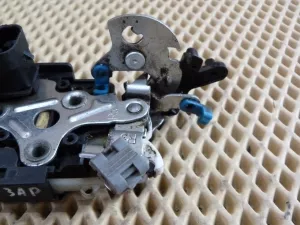 Замок двери задней правой Chevrolet Lacetti 2003-2013,Aveo (T200) 2003-2008,Rezzo 2005-2010,Rezzo 2000-2011,Nubira 1999-2003,Gentra II 2013-2015,Nubira 2003-2007 (96260996) — фото 3