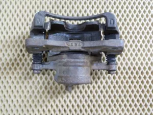 Суппорт тормозной передний правый Chevrolet Lacetti 2003-2013,Nubira 1997-1999,Aveo (T200) 2003-2008,Nubira 1999-2003,Gentra II 2013-2015,Nubira 2003-2007 (В СБОРЕ 96549789) — фото 14