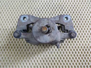 Суппорт тормозной передний левый Chevrolet Lacetti 2003-2013,Nubira 1997-1999,Aveo (T200) 2003-2008,Nubira 1999-2003,Gentra II 2013-2015,Nubira 2003-2007 (В СБОРЕ 96549788) — фото 11