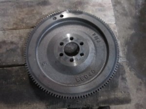 Маховик Nissan Tiida (C11) 2007-2014,Note (E11) 2006-2013,Micra (K12E) 2002-2010,Qashqai (J10) 2006-2014,Juke (F15) 2011>,Qashqai+2 (JJ10) 2008-2014,NV200 (M20) 2009>,Sentra (B17) 2013-2017, (C13) 2015> (МКПП 12310EE000) — фото 1