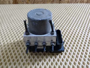 Блок ABS (насос) Nissan Tiida (C11) 2007-2014 (47660EM16B) — фото 4