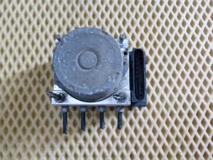 Блок ABS (насос) Nissan Tiida (C11) 2007-2014 (47660EM16B) — фото 3