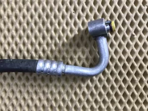 Трубка кондиционера VW Touareg 2002-2010 (4.2 V8 AXQ 7L6820721H) — фото 4