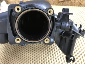 Коллектор впускной Renault Megane III 2009-2016,Megane II 2003-2009,Scenic II 2003-2009,Laguna II 2001-2008,Clio III 2005-2012,Laguna III 2008-2015,Modus 2004-2012,Fluence 2010-2017,Scenic III 2009-2015 (8201002705A 8200647713) — фото 20