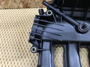 Коллектор впускной Renault Megane III 2009-2016,Megane II 2003-2009,Scenic II 2003-2009,Laguna II 2001-2008,Clio III 2005-2012,Laguna III 2008-2015,Modus 2004-2012,Fluence 2010-2017,Scenic III 2009-2015 (8201002705A 8200647713) — фото 17