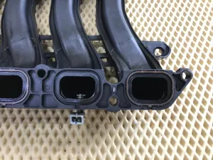 Коллектор впускной Renault Megane III 2009-2016,Megane II 2003-2009,Scenic II 2003-2009,Laguna II 2001-2008,Clio III 2005-2012,Laguna III 2008-2015,Modus 2004-2012,Fluence 2010-2017,Scenic III 2009-2015 (8201002705A 8200647713) — фото 16