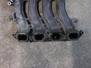 Коллектор впускной Renault Megane III 2009-2016,Megane II 2003-2009,Scenic II 2003-2009,Laguna II 2001-2008,Clio III 2005-2012,Laguna III 2008-2015,Modus 2004-2012,Fluence 2010-2017,Scenic III 2009-2015 (8201002705A 8200647713) — фото 3