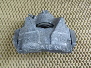 Суппорт тормозной передний правый Renault Megane III 2009-2016,Fluence 2010-2017,Scenic III 2009-2015,Duster 2012>,Kaptur 2016> (В СБОРЕ 410010303R) — фото 2