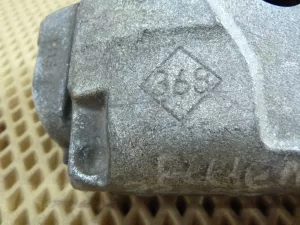 Суппорт тормозной передний правый Renault Megane III 2009-2016,Fluence 2010-2017,Scenic III 2009-2015,Duster 2012>,Kaptur 2016> (В СБОРЕ 410010303R) — фото 12