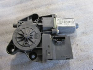 Моторчик стеклоподъемника передний правый Renault Megane III 2009-2016,Fluence 2010-2017 (807301111R) — фото 1
