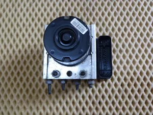 Блок ABS Renault Megane III 2009-2016,Fluence 2010-2017,Scenic III 2009-2015 (476606747R 476604075R) — фото 3