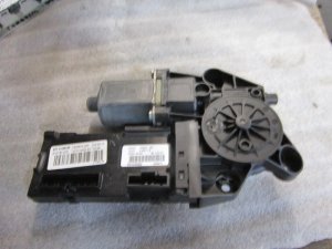 Моторчик стеклоподъемника передний левый Renault Megane III 2009-2016,Fluence 2010-2017 (807310699R) — фото 2