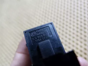Кнопка стеклоподъемника VW Passat [B6] 2005-2010,Caddy III 2004-2015,Golf Plus 2005-2014,Touareg 2002-2010,Golf V 2003-2009,Touran 2003-2010,Jetta 2006-2011,Ibiza V 2008-2017,Tiguan 2007-2011,Leon (1P1) 2005-2013,EOS 2006-2015 (7L6959855A) — фото 5
