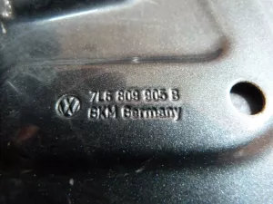 Лючок бензобака VW Touareg 2002-2010 (7L6809905B) — фото 10