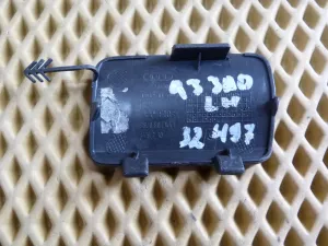 Заглушка буксировочного крюка Audi Q3 (8U) 2012-2018 (ЗАДНЯЯ ЛЕВАЯ 8U0807441) — фото 2