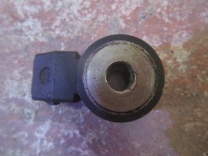 Датчик детонации Mercedes Benz W220 1998-2005,W163 M-Klasse (ML) 1998-2004,W140 1991-1999,W202 1993-2000,W210 E-Klasse 1995-2000,C208 CLK coupe 1997-2002,G-Class W463 1989>,W215 coupe 1999-2006,W203 2000-2006,C209 CLK coupe 2002-2010 (A0041534628) — фото 1