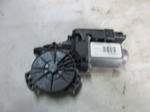 Моторчик стеклоподъемника Kia Ceed 2007-2012 (ПЕРЕДНИЙ ПРАВЫЙ 6 КОНТАКТОВ 824601H010) — фото 1