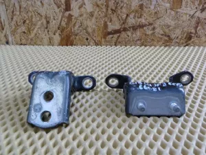 Петля двери задней левой Nissan Almera (G15) 2013-2018 (82421ED01A 82401ED01A) — фото 1