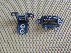 Петля двери задней левой Nissan Almera (G15) 2013-2018 (82401ED01A 82421ED01A) — фото 4
