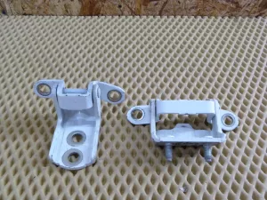 Петля двери задней левой Nissan Almera (G15) 2013-2018 (82421ED01A 82401ED01A) — фото 3