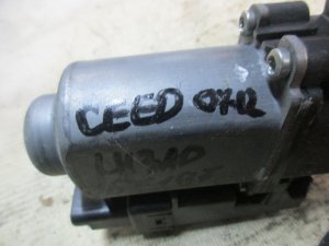 Моторчик стеклоподъемника задний левый Kia Ceed 2007-2012 (834501H010) — фото 8