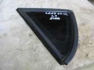 Стекло кузовное глухое левое Kia Ceed 2007-2012 (878101H000) — фото 1