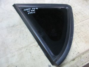 Стекло кузовное глухое левое Kia Ceed 2007-2012 (ХЕТЧБЭК 5 ДВЕРЕЙ 878101H000) — фото 1