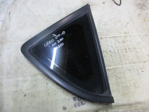 Стекло кузовное глухое правое Kia Ceed 2007-2012 (ХЕТЧБЭК 5 ДВЕРЕЙ 878201H000) — фото 1