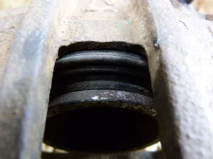 Суппорт тормозной передний левый Chery Vortex Tingo 2010-2014,Tiggo (T11) 2005-2015 (T113501050BA) — фото 9