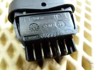 Кнопка стеклоподъемника Nissan Almera (G15) 2013-2018 (ПЕРЕДНЯЯ 254114AA0A) — фото 4