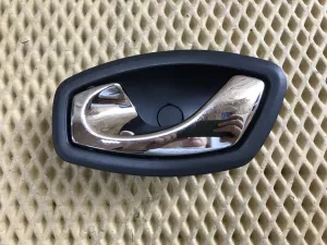 Ручка внутренняя двери левая Renault Megane III 2009-2016,Fluence 2010-2017,Scenic III 2009-2015,Latitude 2010-2015,Clio IV 2012> (826730001R) — фото 1