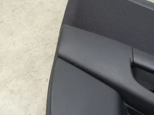 Обшивка двери задней левой Mazda 3 (BK) 2002-2009 (СЕДАН ХЕТЧБЭК ЭЛЕКТРИКА B36D6855YA02) — фото 9
