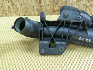 Патрубок интеркулера Audi A4 [B8] 2007-2015 (8K0145673AJ 8K0145709H В СБОРЕ С РЕЗОНАТОРОМ 8K0129955A) — фото 2