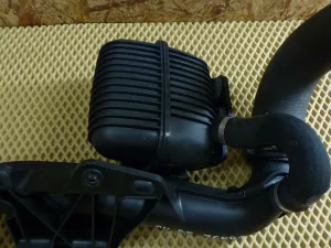 Патрубок интеркулера Audi A4 [B8] 2007-2015 (8K0145673AJ 8K0145709H В СБОРЕ С РЕЗОНАТОРОМ 8K0129955A) — фото 5