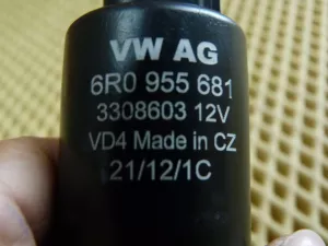 Насос омывателя фар VW Tiguan 2011-2016 (6R0955681) — фото 4