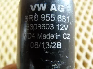 Насос омывателя фар VW Tiguan 2007-2011 (6R0955681) — фото 4