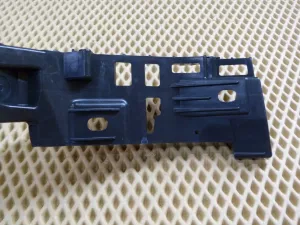 Направляющая заднего бампера VW Passat [B7] 2011-2015 (УНИВЕРСАЛ  3AF807394A 3AF807393) — фото 12