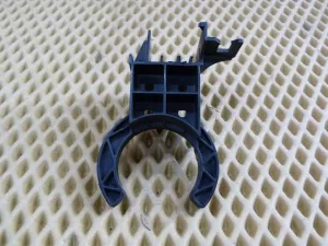 Кронштейн VW Tiguan 2007-2011 (БАЧКА ОМЫВАТЕЛЯ ЛОБОВОГО СТЕКЛА 5N0955195) — фото 1