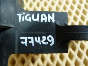 Кронштейн VW Tiguan 2007-2011 (БАЧКА ОМЫВАТЕЛЯ ЛОБОВОГО СТЕКЛА 5N0955195) — фото 5