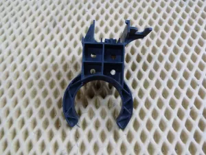 Кронштейн VW Tiguan 2007-2011 (БАЧКА ОМЫВАТЕЛЯ ЛОБОВОГО СТЕКЛА 5N0955195) — фото 2
