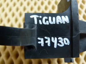 Кронштейн VW Tiguan 2007-2011 (БАЧКА ОМЫВАТЕЛЯ ЛОБОВОГО СТЕКЛА 5N0955195) — фото 5