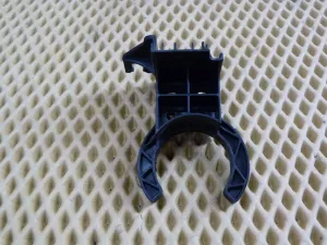 Кронштейн VW Tiguan 2007-2011 (БАЧКА ОМЫВАТЕЛЯ ЛОБОВОГО СТЕКЛА 5N0955195) — фото 2