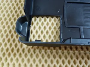 Крышка АКБ VW Tiguan 2016> (VW Tiguan MK2 2016-2022 VW Passat B8 2015-2022 VW Golf Sportsvan 2013-2018 VW Golf MK7 2015-2022 VW Touran 2015-2022 Seat Leon МК3 2013-2022 Seat Ateca 2016-2022 НЕ ОРИГИНАЛ!) — фото 6