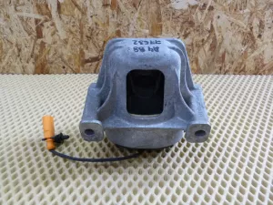 Опора двигателя левая Audi A4 [B8] 2007-2015 Audi A4 [B8] Allroad 2009-2015 Audi A5/S5 [8F] Cabrio 2010-2016 Audi A5/S5 [8T] Coupe/Sportback 2007-2016 Audi A6 [C7,4G] 2011-2018 Audi Q5 [8R] 2008-2017 (8K0199381NQ) — фото 5