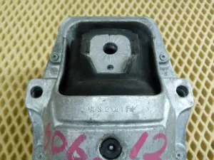 Опора двигателя левая Audi A4 [B8] 2007-2015 Audi A4 [B8] Allroad 2009-2015 Audi A5/S5 [8F] Cabrio 2010-2016 Audi A5/S5 [8T] Coupe/Sportback 2007-2016 Audi A6 [C7,4G] 2011-2018 Audi Q5 [8R] 2008-2017 (8K0199381NQ) — фото 3