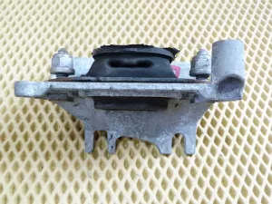Опора двигателя левая Renault Captur 2013-2019 (112228880R 112205217R) — фото 2