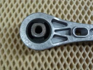 Опора двигателя задняя Audi Q3 (8U) 2012-2018 VW Passat [B6] 2005-2010 VW Passat CC 2008-2017 VW Tiguan 2007-2011 VW Tiguan 2011-2016 (3C0199855M) — фото 2