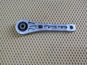 Опора двигателя задняя Audi Q3 (8U) 2012-2018 VW Passat [B6] 2005-2010 VW Passat CC 2008-2017 VW Tiguan 2007-2011 VW Tiguan 2011-2016 (3C0199855M) — фото 1
