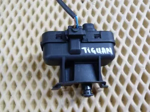 Активатор замка крышки бензобака VW Golf V 2003-2009 VW Golf VI 2009-2013 VW Scirocco 2008-2017 VW Tiguan 2007-2011 VW Tiguan 2011-2016 (5N0810773D) — фото 5