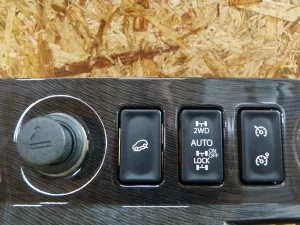 Блок кнопок Renault Koleos (HY) 2008-2016 (ПОМОЩИ ПРИ СПУСКЕ 25145JY00C КРУИЗ КОНТРОЛЯ 25340JY00A БЛОКИРОВКИ ДИФФЕРЕНЦИАЛА 25535JY00A) — фото 2